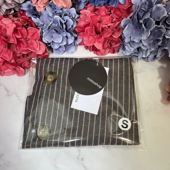 Chic Blue Denim Striped Asymmetric Pencil Skirt with Buttons - Picture 15 of 16